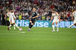 lol转区-足球盛事成为社交热点，球迷互动频繁