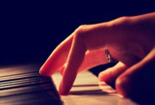 lol季中赛-中国乒乓球队轻取比利时，张继科全场制霸再展王者风采描述：在刚刚结束的国际乒乓球友谊赛中，中国乒乓球队以压倒性优势击败比利时队，张继科再次彰显其领军实力，成为赛场焦点。比赛过程精彩纷呈，展现了中国乒乓球的强大底蕴与不竭动力。本文带您深入了解比赛亮点，以及张继科如何再度书写传奇。