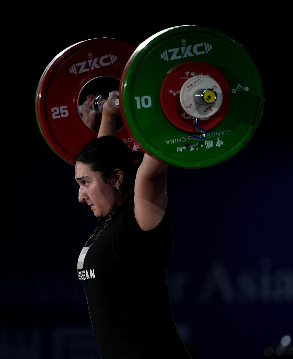 摩洛哥选手取得举重比赛女子71公斤级前三名