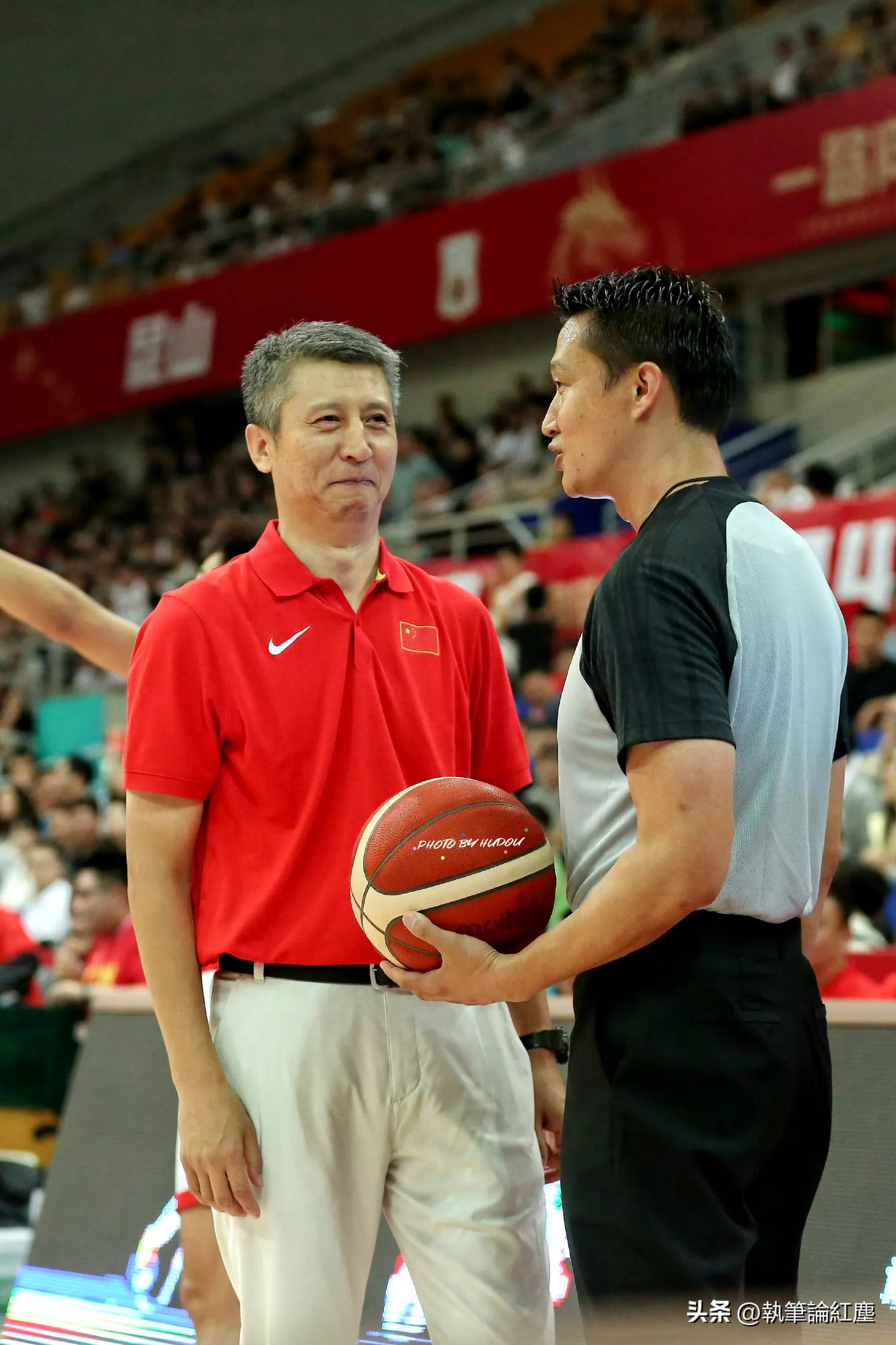 包含世界各地篮球联赛备战新赛季，球员状态调整良好的词条