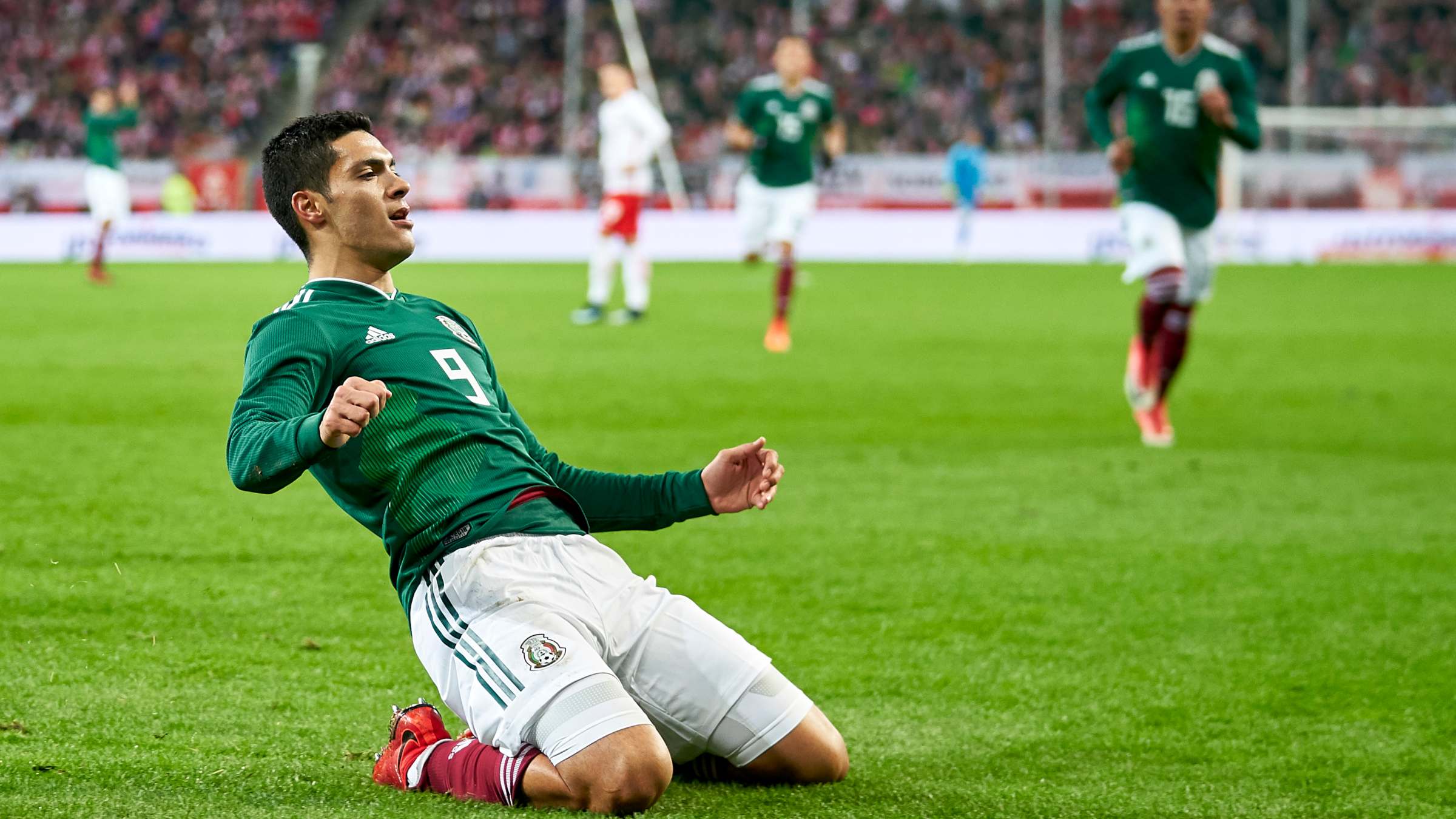 墨西哥队晋级欧国联半决赛，球迷热情庆祝